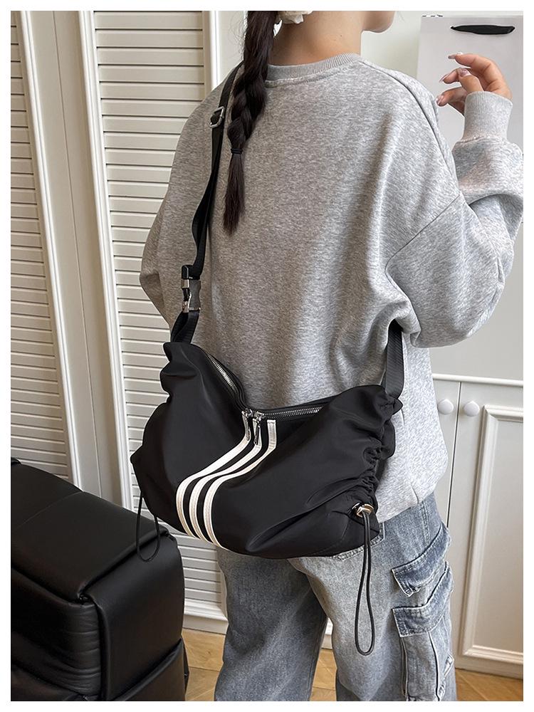 Женская полосатая сумка кроссбоди большой вместимости - Легкий, универсальный спортивный рюкзак на плечо