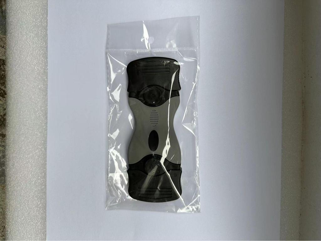 Многофункциональный чистящий шпатель и скребок