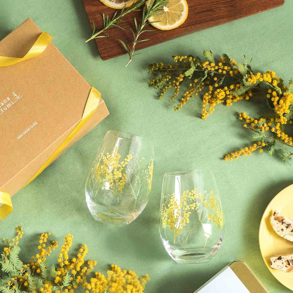 Стеклянный стакан Toyo Sasaki с цветочным узором Hanafumi 360 мл, набор из 2 пар с узором Mimosa и узором Gypsophila, изготовлен в Японии, можно мыть в посудомоечной машине, прозрачный