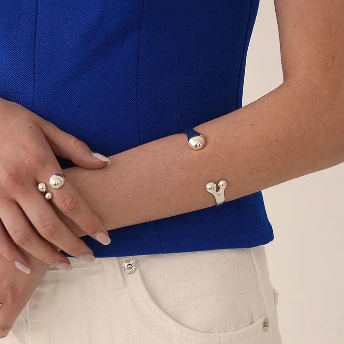 Curve Motion - Bracelet 01