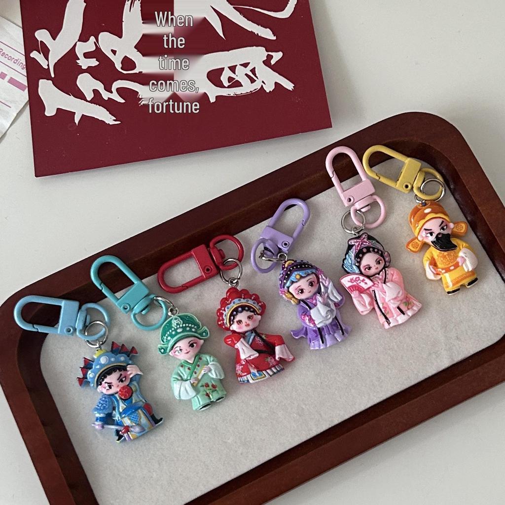 Брелок с персонажем китайской оперы Гочао: Трендовый мультяшный кулон-аксессуар для пар и лучших друзей