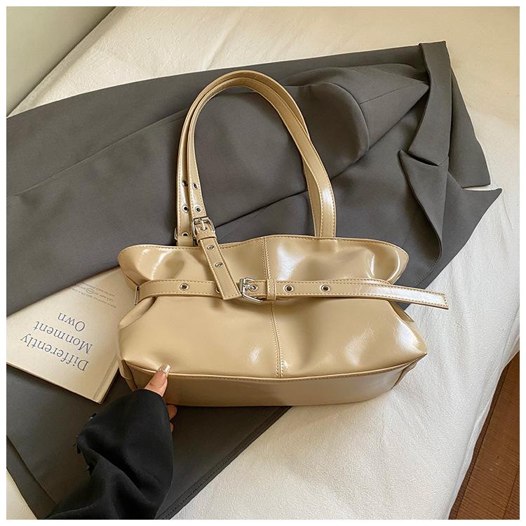 Простая сумка для поездок на работу, модная плиссированная сумка 2025, на плечо, портативная, корейская версия, нишевая сумка под мышкой, женская модная сумка большой вместимости