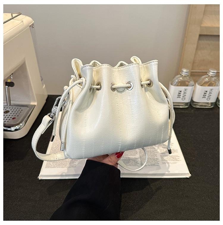 Мягкая кожаная однотонная сумка-тоут с открытым ртом на одно плечо, маленькая женская сумка через плечо 2024 года, новинка высокого класса