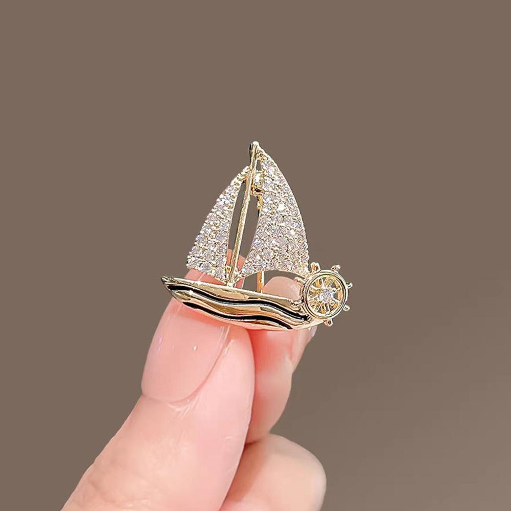 Элегантная брошь «Парусник»: Унисекс-булавка с застежкой, защищающей от внешних воздействий, идеально подходит для костюмов