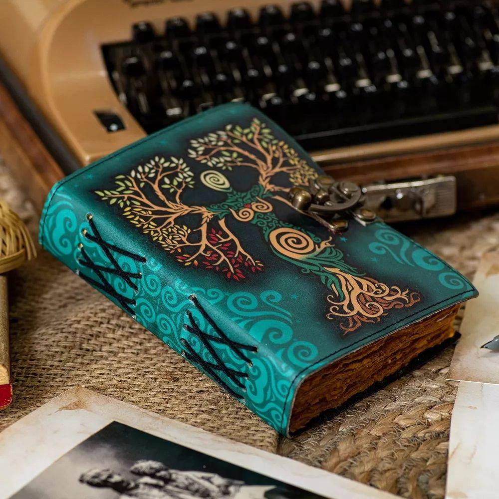 Журнал колдовства. Пустая книга заклинаний. Книга теней. Кожаный журнал с замком.