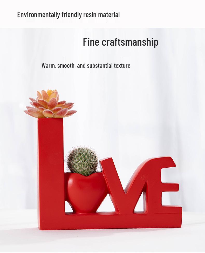 Handmade LOVE Shaped Resin Flower Vase: Festive Wedding Decoration