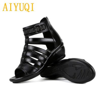 Женские сандалии в римском стиле