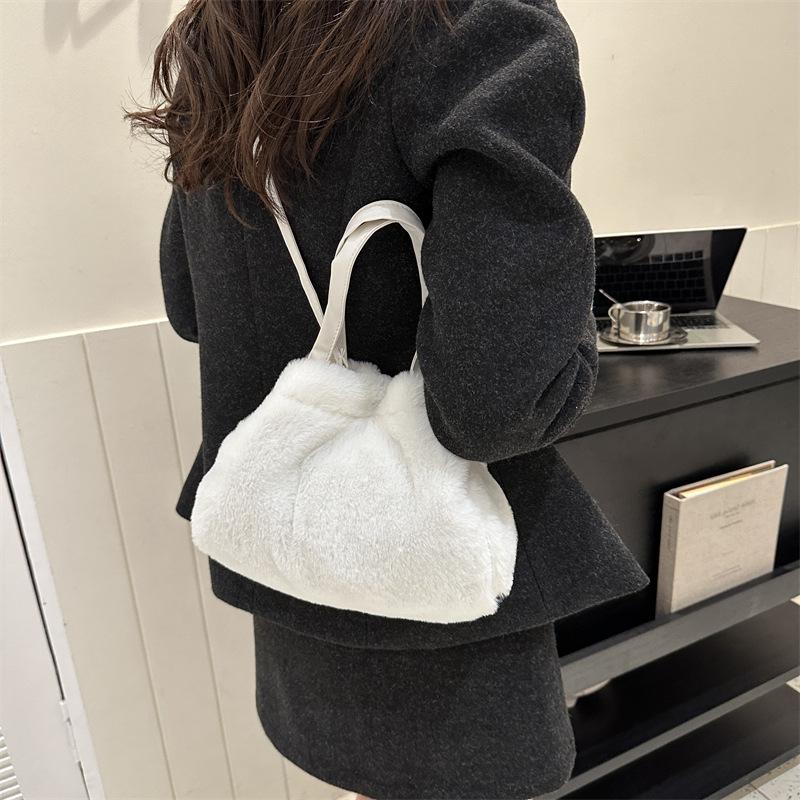 В этом году популярная нишевая дизайнерская сумка женская зимняя новинка 2024 года, модная повседневная сумка через плечо большой емкости для женщин