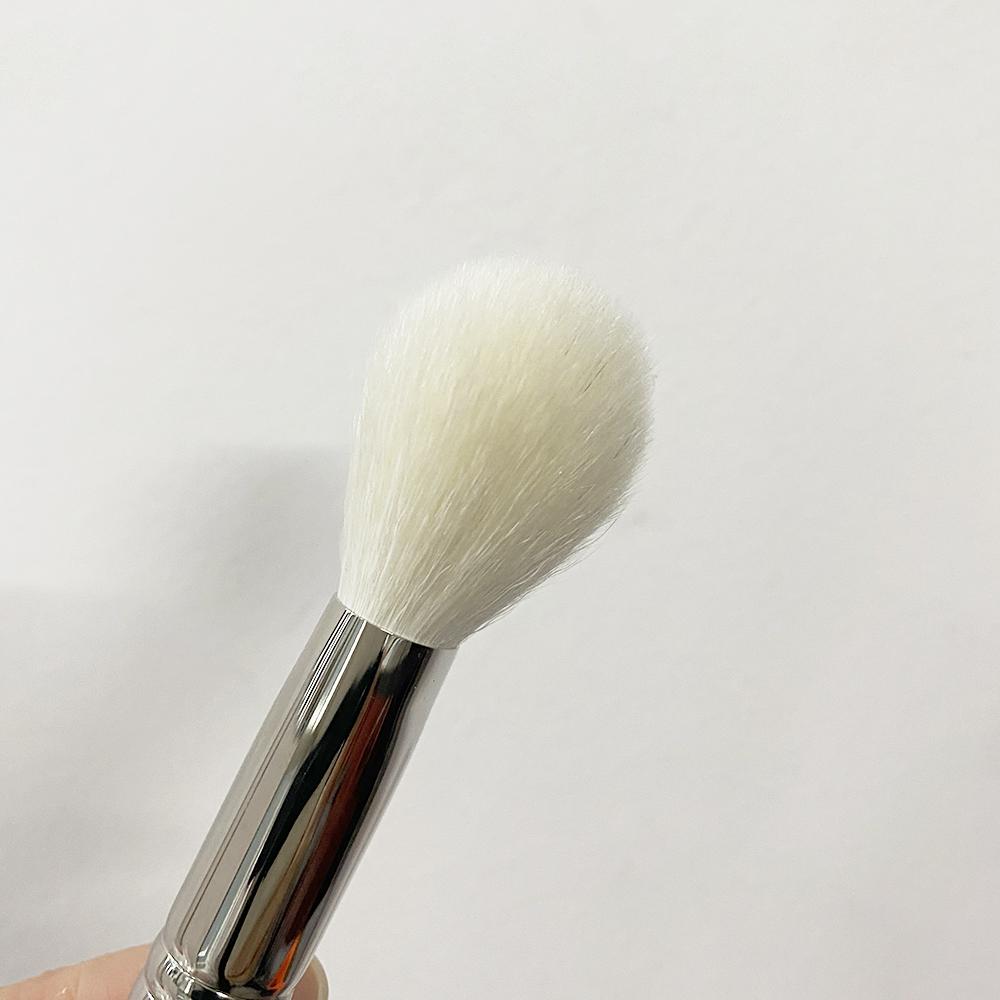 ЩЕТКА ДЛЯ МАКИЯЖА B110 Круглая РУМЯНА J4003 Угловая кисть HIGHLIGHT - Золото - Качественные инструменты для смешивания бронзаторов и пудры Goat Brisltes Cosmetics