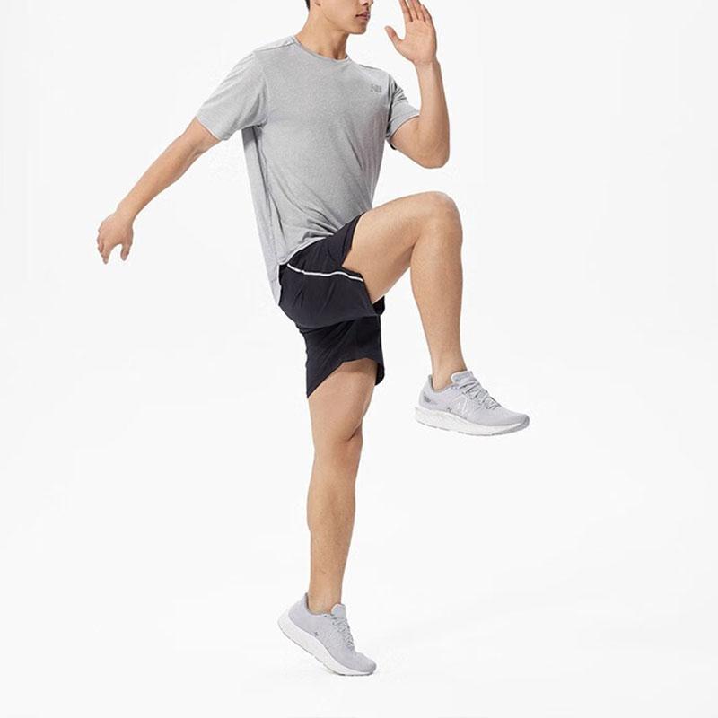 New Balance Футболки Мужские Серые С Круглым Вырезом Умеренный Прямой Крой AMT21262-AG