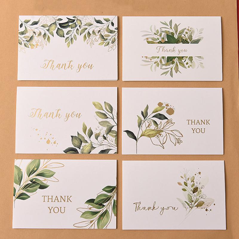 Набор из 6 поздравительных открыток ко Дню учителя включает в себя простой белый конверт и благодарственную открытку