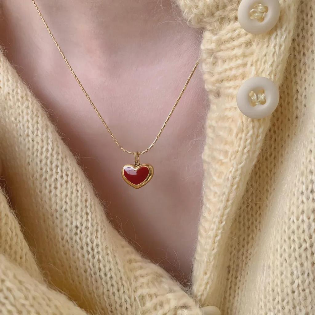 Женское ожерелье из титановой стали с красным сердцем 2023 года — маленькая ключичная цепочка с подвеской в виде персикового сердца