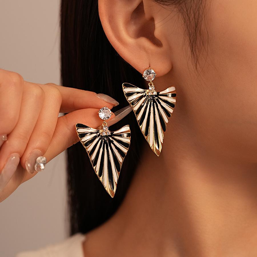 European-American Style Zircon Stripe Triangle Silver Earrings - Retro & Elegant High-End Women's Jewelry