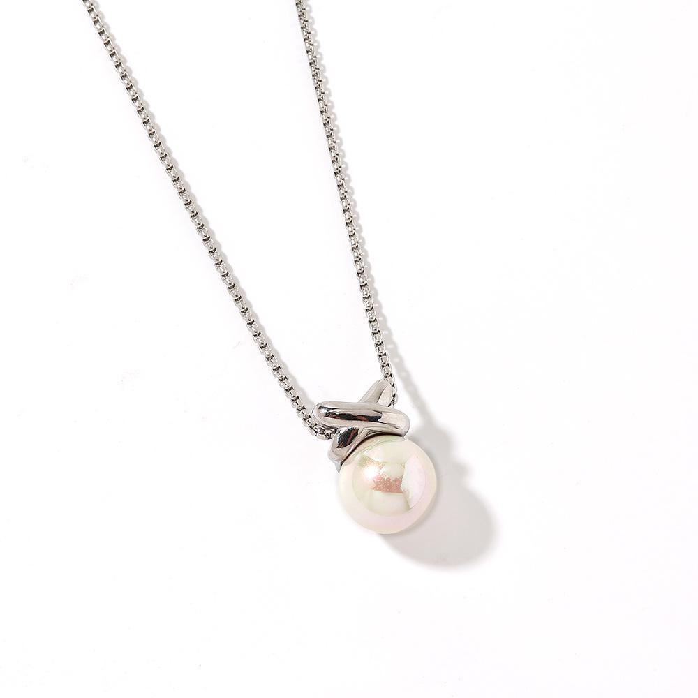 Yingtai Women's Necklace: Stainless Titanium Steel with Imitation Pearl & 18k Gold, European & American Style, Non-Fading, Fine Polished Finish.