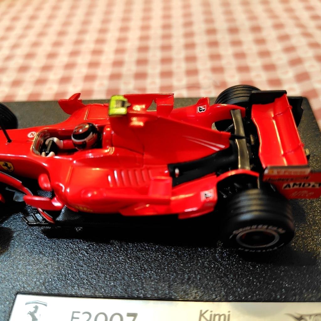 Hot Wheels Ferrari F2007 Kimi Машина-победитель Чемпионата мира Мятное состояние 1/43 Räikkönen [Почти идеальное состояние]