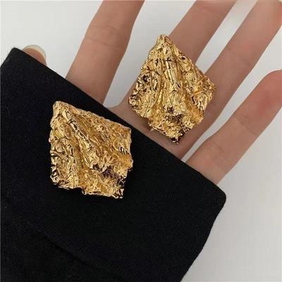 Винтажные французские асимметричные плиссированные серьги из фольги для осени/зимы — уникальный и элегантный дизайн