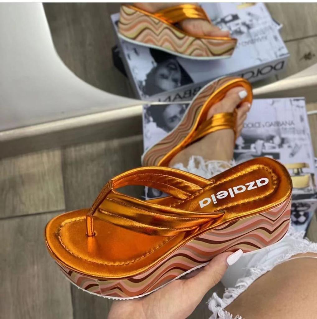 Женские вьетнамки на танкетке 2026 Летняя мода Цветная Толстая подошва Шлепанцы Обувь Женские Роскошные Сандалии