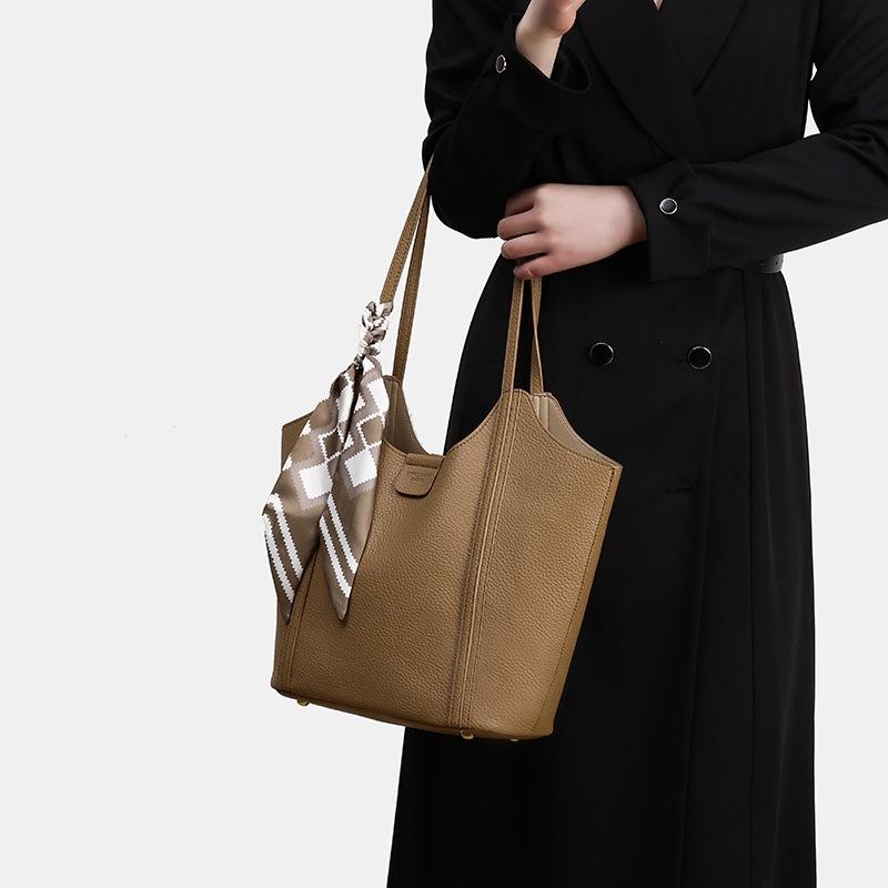 Women's New Tote Bag, Fashionable Versatile Shoulder Bag, Autumn and Winter Commuting Large-capacity Underarm Women's Bag