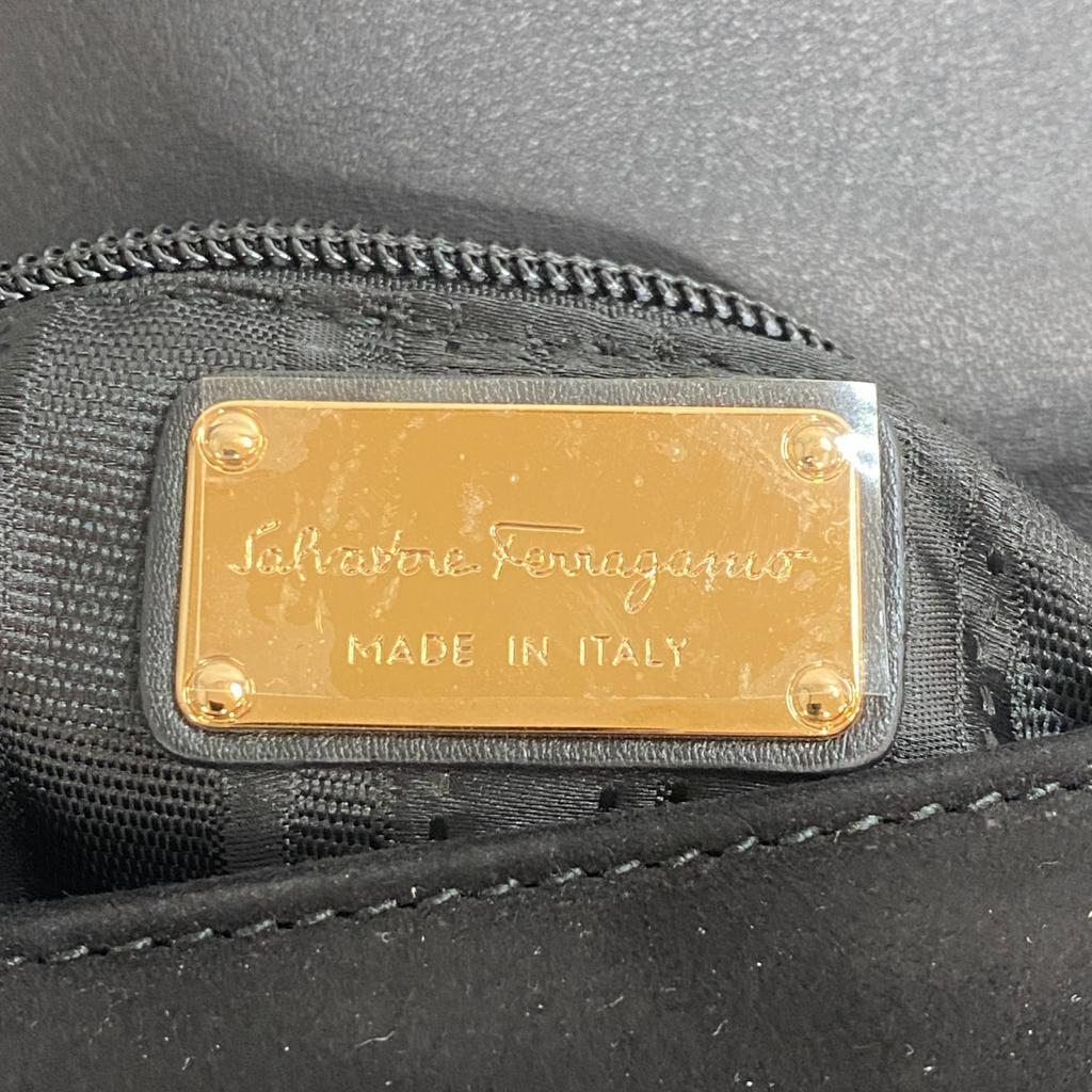 Б/у Сумка на плечо Salvatore Ferragamo черная Замша Женская