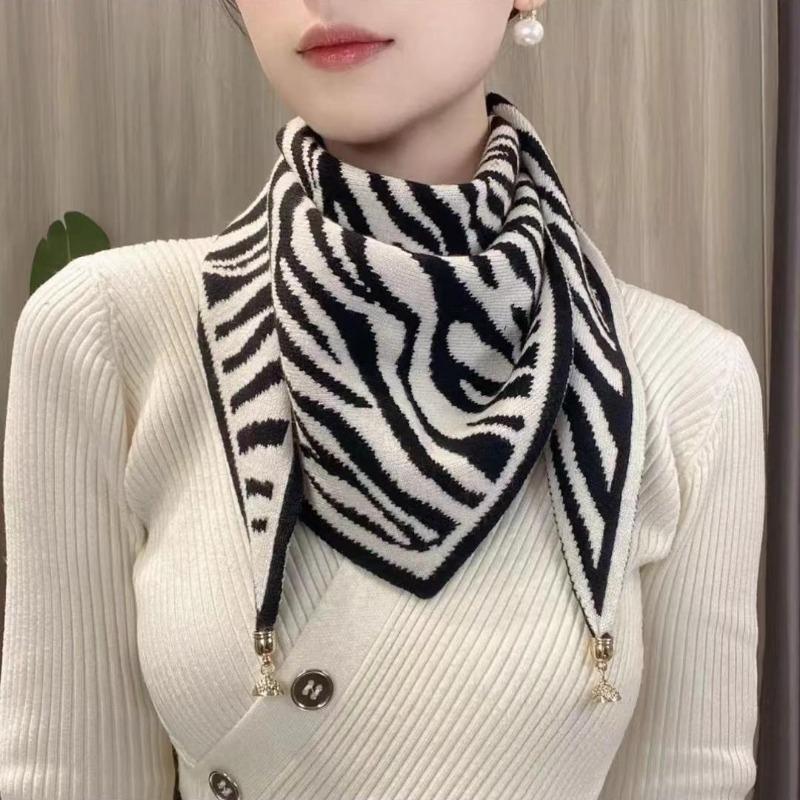 Warm Knitted Magnetic Buckle Triangular Neck Warmer Scarf