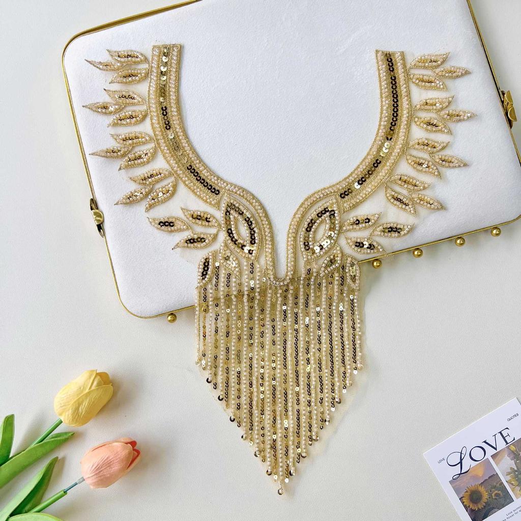 Тяжелая промышленность Золотой V-образный вырез Ручная работа Бисероплетение Кисточки Пайетки Передняя часть Шея Одежда Вечернее платье Декоративные тканевые наклейки Аксессуары