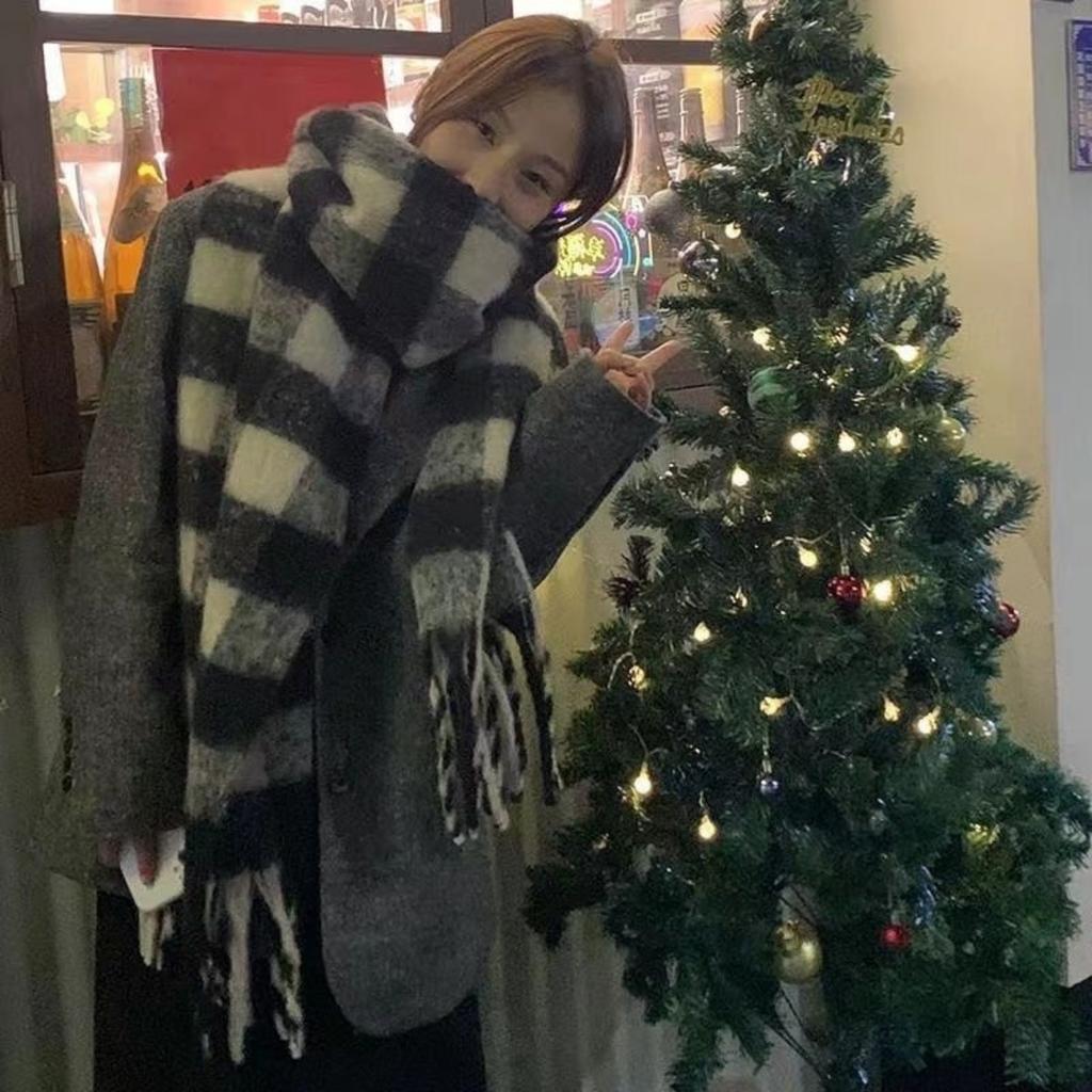 Imitation Cashmere Scarf, Women's Autumn and Winter New Style, Thickened Warm Scarf with White Tassels, Medium Long Versatile Scarf