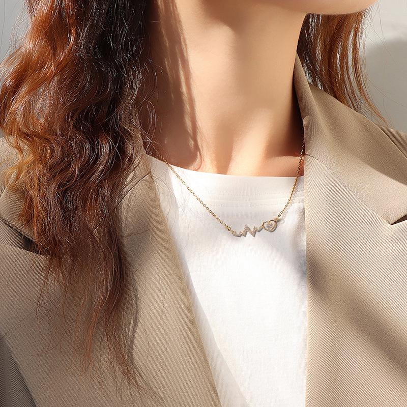 2025 Женское ожерелье-подвеска в виде молнии из титановой стали высокого класса – Легкая роскошь, цепочка для ключицы для свитеров