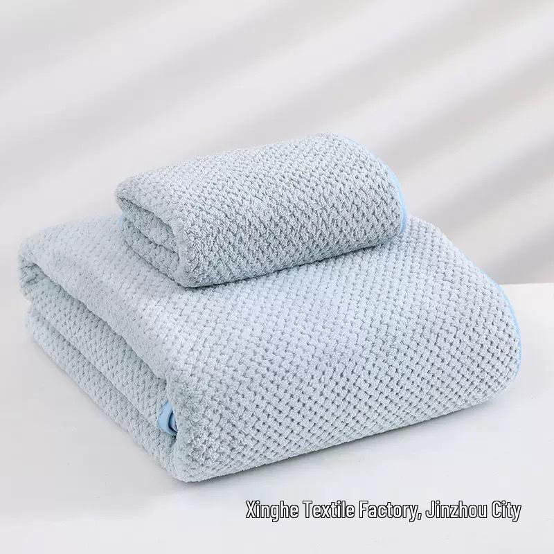 Thickened Coral Fleece Pineapple Plaid Quick-Dry Towel for Adults - Absorbent Bath, Swim, or Gift Towel for Home Use.