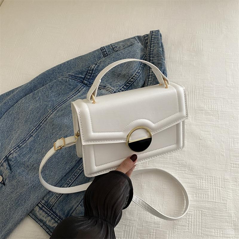 Новая корейская версия модной маленькой квадратной сумки 2024 года, модная летняя повседневная сумка через плечо для женщин, простая повседневная женская сумка