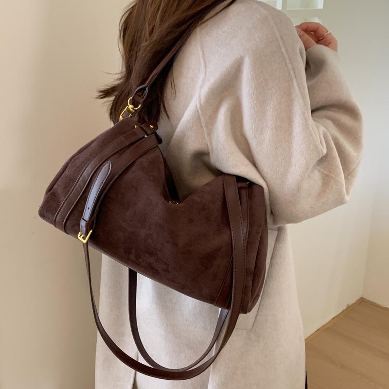 Винтажная матовая женская сумка-тоут большой вместимости «Бостон»: Сумка-боулинг на плечо и через плечо Осень/Зима