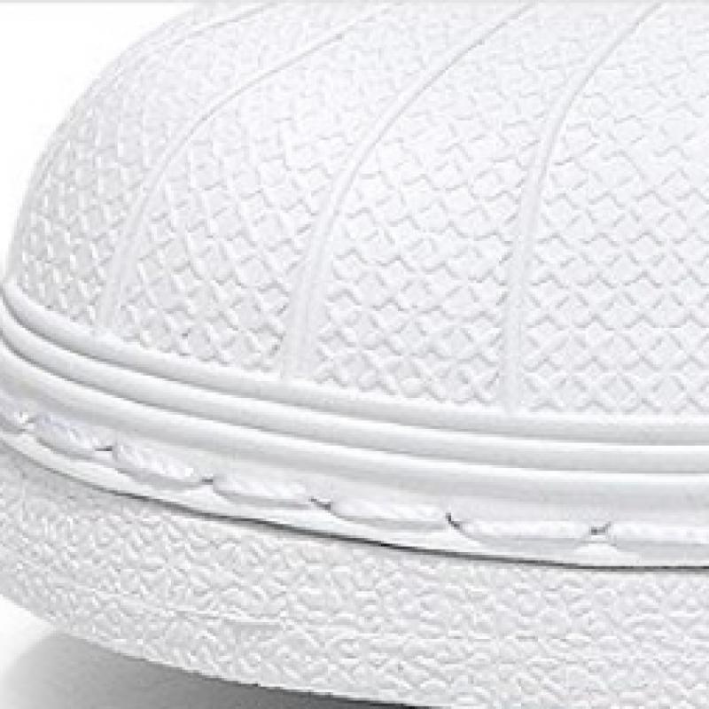 Выберите 1 из 4 суперзвезд Adidas