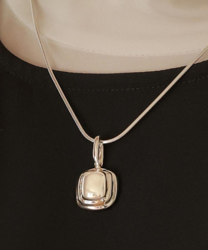 Reindeer Eclat Necklace 06