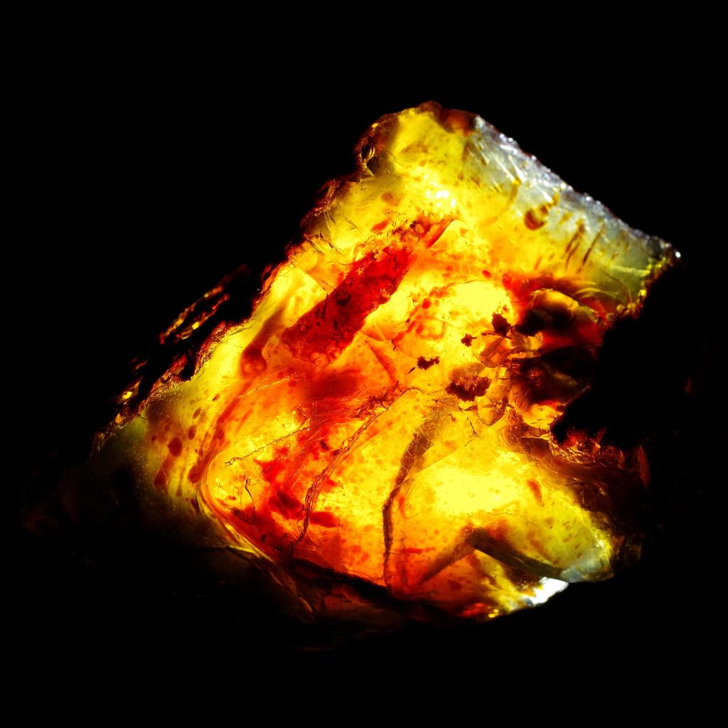 Stone Natural Fossil Blue Fluorescent Amber from Indonesia of a Rough [N2 Natural] (blue Amber) - (29 "one Kind" Stone Approx. 29g, 64x42x28mm)