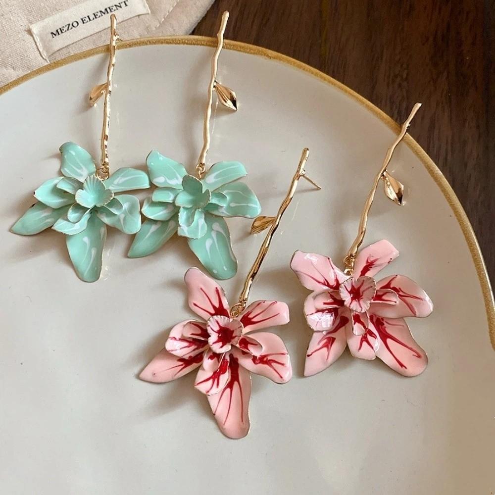 Zinc Zinc Alloy Floral Pendant Earrings with Leaf Stalk Stud Earrings Enamel Flower Drop Earrings Vacation