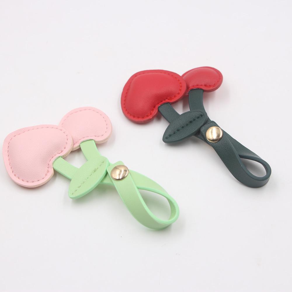 Европейская и американская пасторальная кожаная сумка «Вишня» с ретро кулоном-брелоком