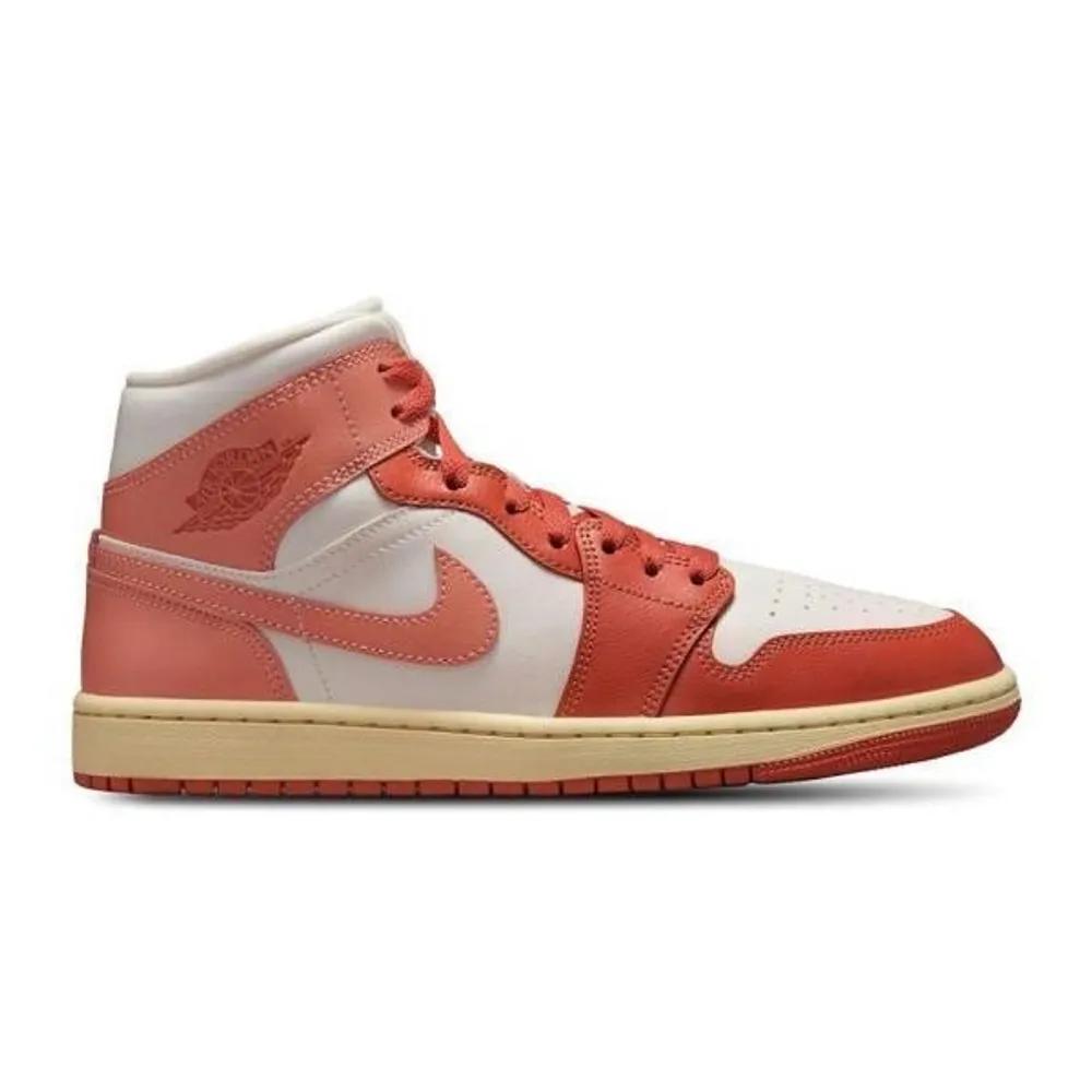 Sneakers BQ6472 180 DOM