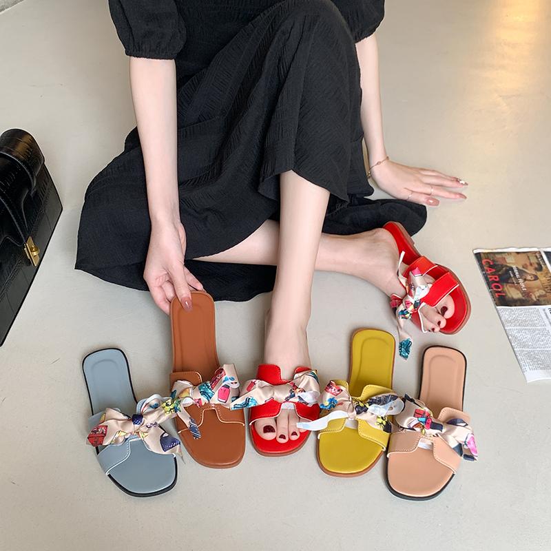 Модные летние новые женские тапочки Модные женские сандалии с бантом Тапочки для ванной Банкетная вечеринка Женская обувь