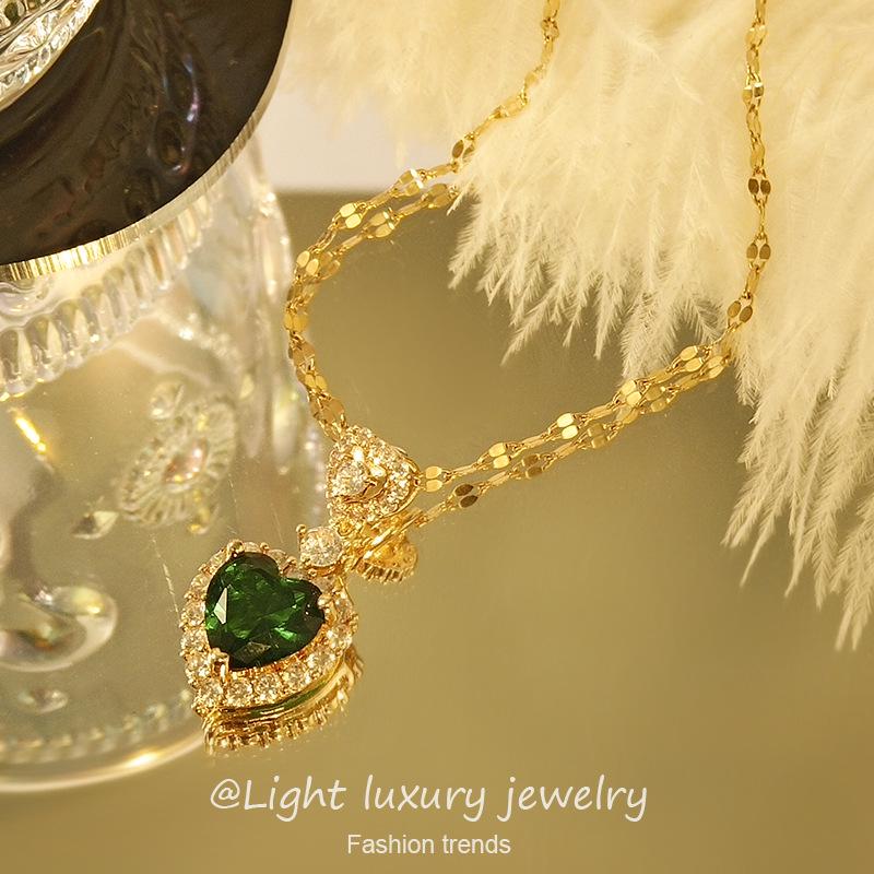 Подвеска-ожерелье Изумрудная бабочка: Роскошная титановая стальная ключичная цепочка для женщин