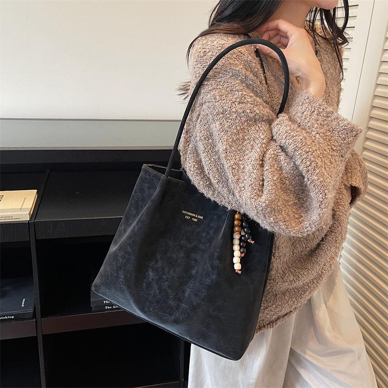 Сумка большой вместимости женская осенне-зимняя универсальная 2025 новая ретро текстура на плечо повседневная рабочая сумка-тоут для поездок