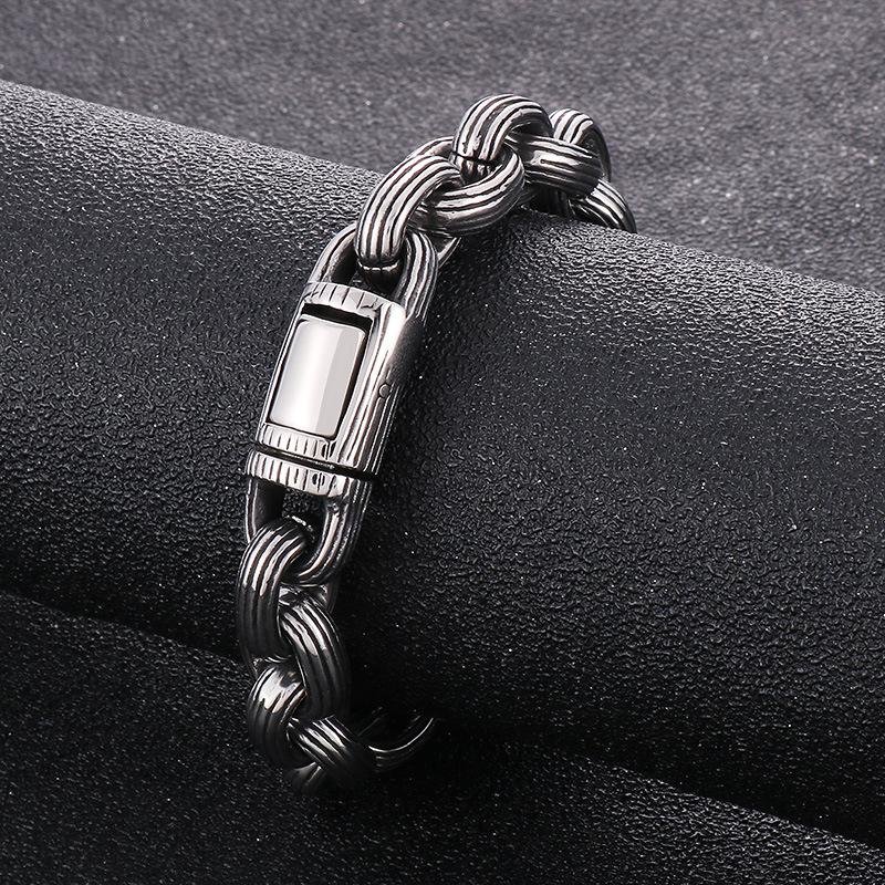Personality Creative Black Fang Fang Founded Men and South Korea Vocal Titanium Steel Men 13mm Horizontal O -line Chain Bracelet