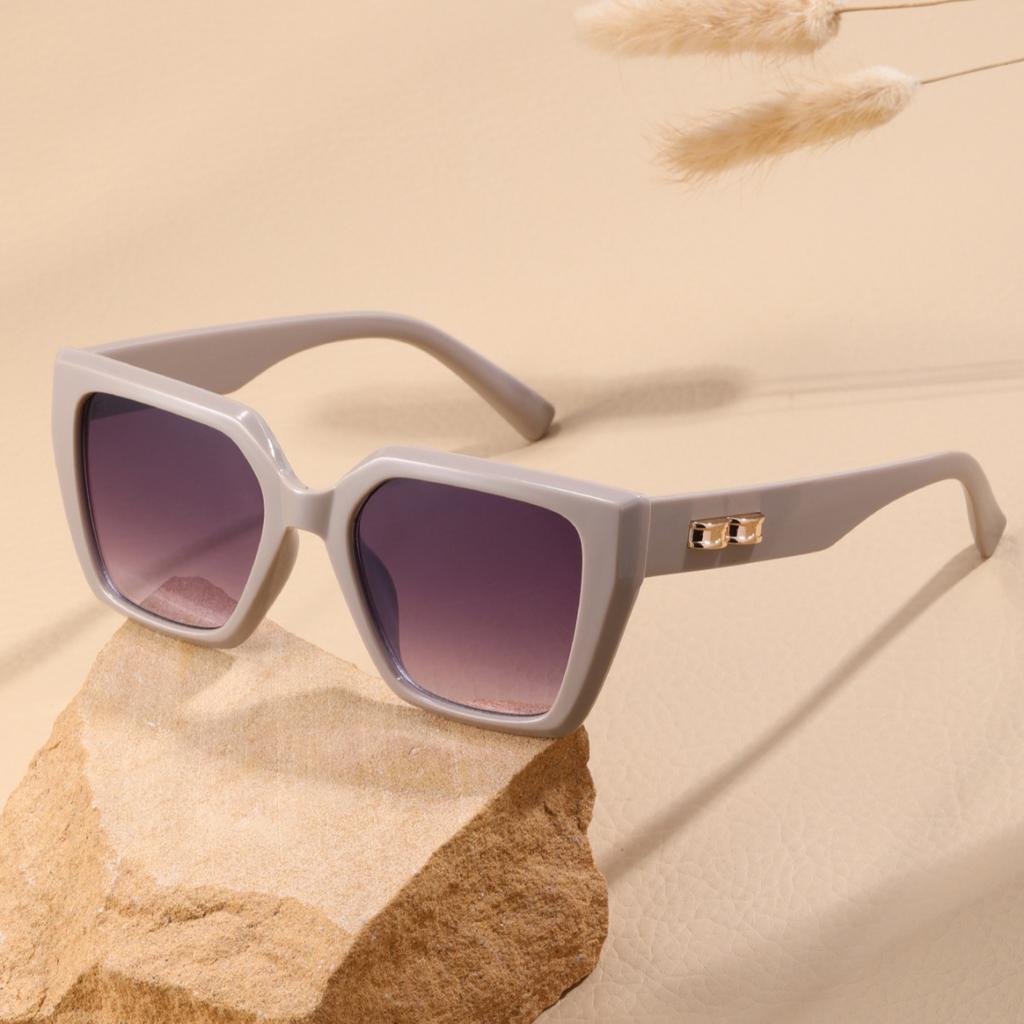 European and American style men's and women's Y2K fashionable sunglasses are trendy and versatile. They provide shade, sun prote