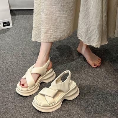 Спортивные сандалии на платформе женские лето 2025 новые универсальные пляжные для улицы римские туфли на мягкой подошве с увеличением высоты женская обувь