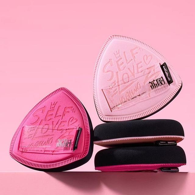 Lishu - Набор пуховок с футляром Ограниченная серия «Любовь к себе»