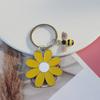 Женский брелок для ключей с цветком и пчелой, брелок с блестящими стразами, инкрустированный, небольшого размера, брелок для сумочки, аксессуары