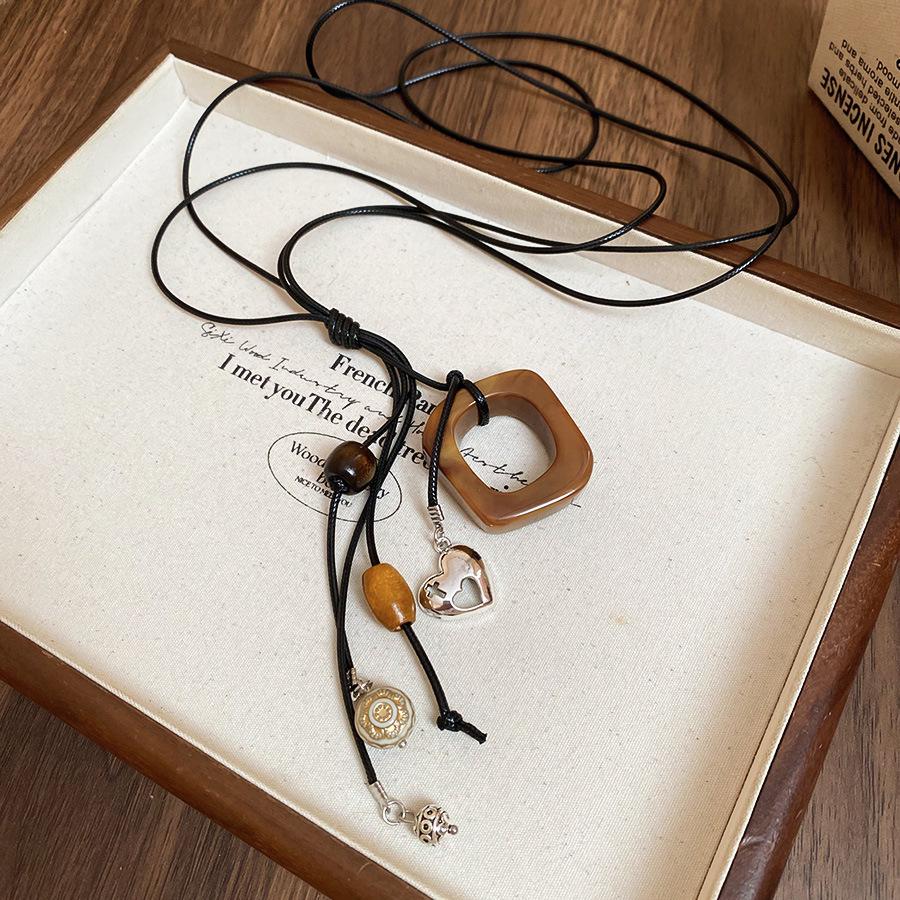 Bohemian Heart Pendant Necklace Vintage Ethnic Style Versatile Jewelry Women High-End