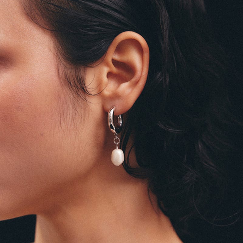 lowool Hoof pearl drop earrings