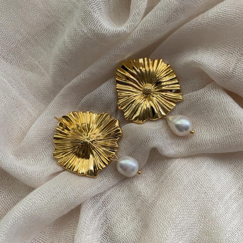 Серьги-пусеты с ромашками нишевого дизайна, женские, ретро, неправильной формы, легкая роскошь, серьги-подвески с цветком и жемчугом, ушные украшения