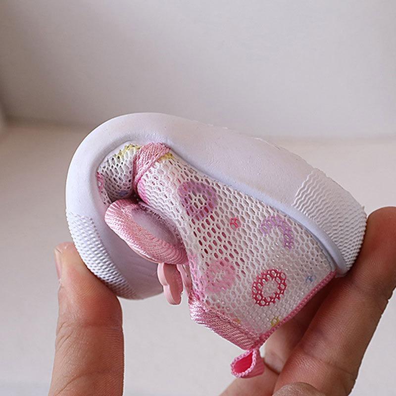 Летняя ажурная обувь для малышей 0-1-3 лет, мягкие ходунки для мальчиков и девочек, пищащие сандалии для младенцев.