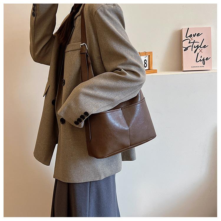 Женская сумка ретро сумка подмышкой новая персонализированная модная сумка тоут ниша большая вместимость сумка для матери и ребенка на плечо