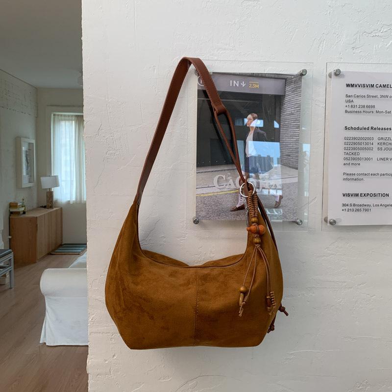 Замшевая сумка женская большой вместимости 2025 новая осенне-зимняя ретро сумка через плечо мессенджер матовая сумка-пельмень для通勤